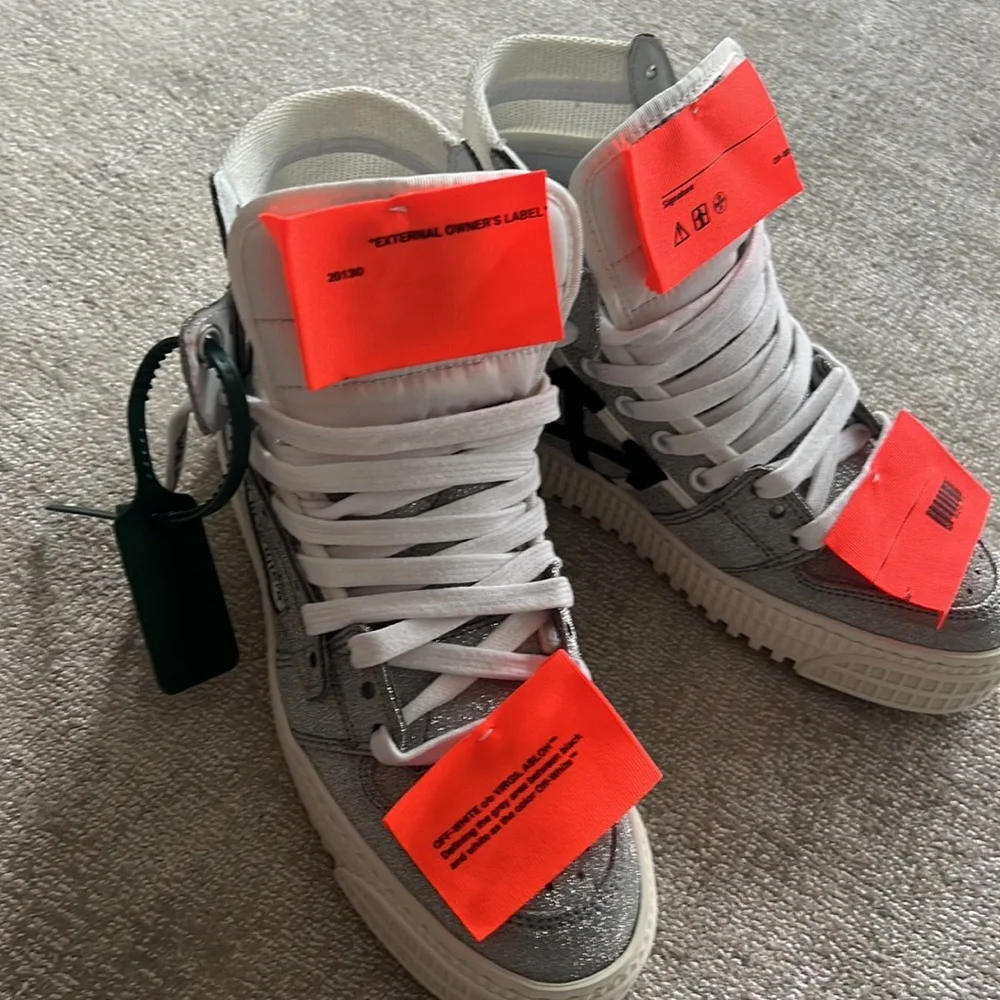NWT Off-White
Off-Court 3.0 glitter high-top sneakers Women Size 36 - Picture 7 of 11